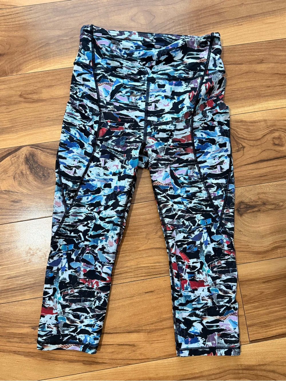 Lululemon Multi-Color Active Capri Leggings size 6